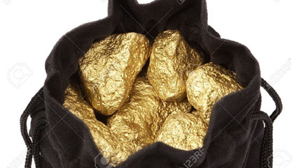 Bất ngờ nhặt được túi vàng 450 triệu sau nhà