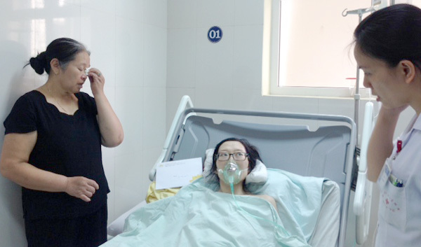 Mẹ ung thư cứu con đang cố sống từng ngày