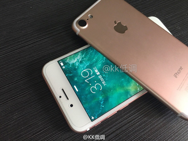 iPhone 7 đã bật màn hình xuất hiện, iPhone 7 Pro 4 màu