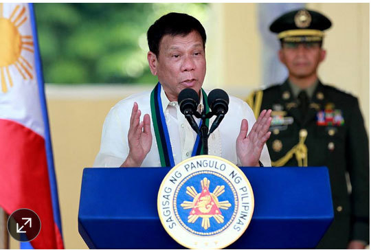 Tổng thống Philippines nổi giận vì yêu cầu tự phụ của TQ