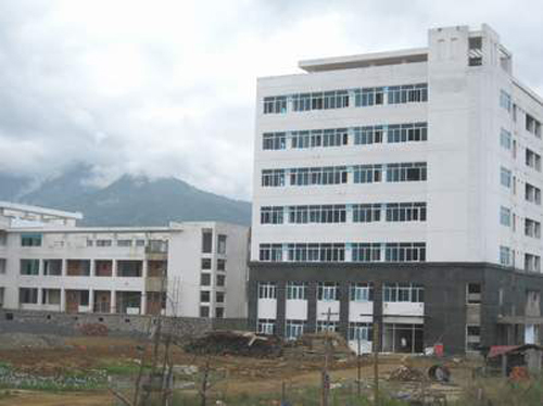 Bệnh viện trăm tỷ xuống cấp: GĐ bất lực, Sở phân trần