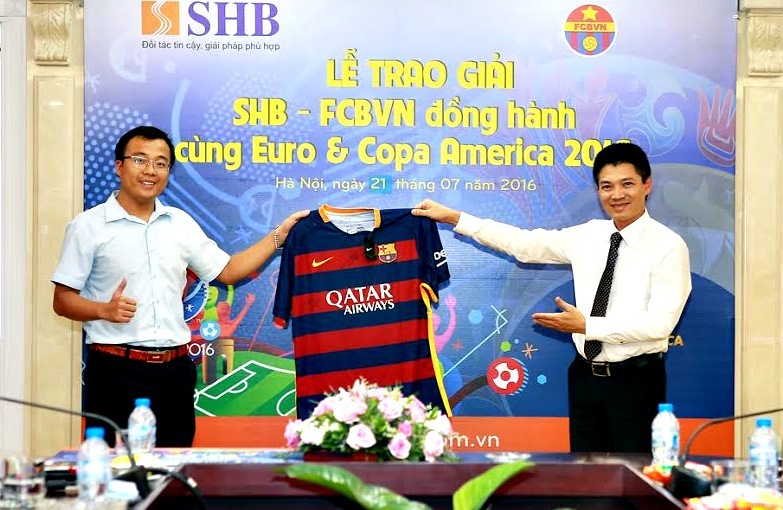 Bầu Hiển đưa cule’ Việt đến Nou Camp
