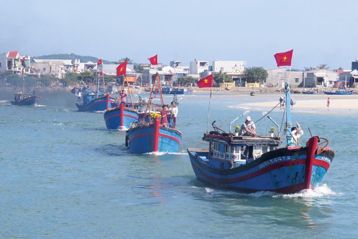 Đánh bắt xa bờ và thế trận bảo vệ vùng biển