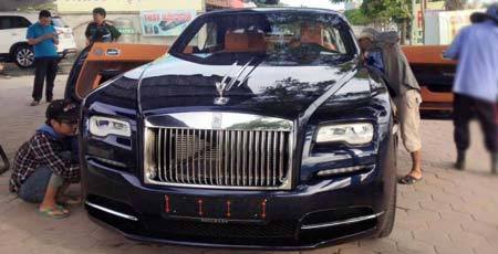 Cận cảnh xe siêu sang Rolls-Royce Dawn đầu tiên tại Việt Nam