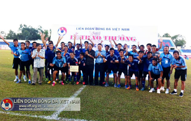 PVF lên chuyên nghiệp bằng lứa U19