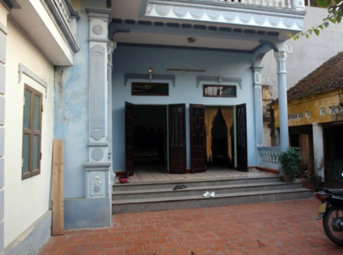 Thiếu nữ Hà Nội bị bạn trai ném từ tầng 2 tử vong