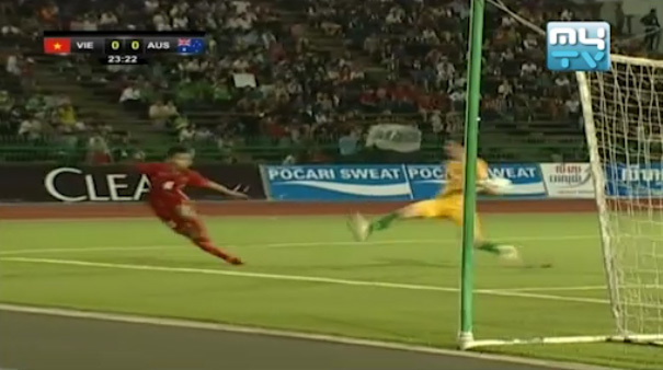 chạm tay Australia