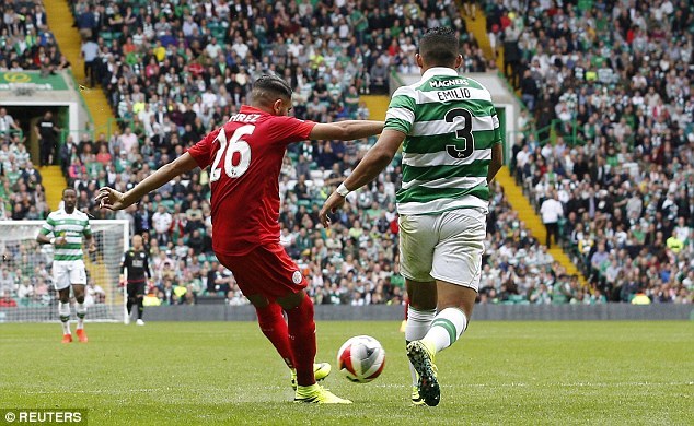 Ngả mũ với tuyệt phẩm cứa lòng của Riyad Mahrez