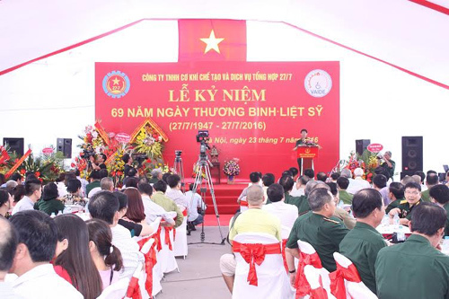 Gặp mặt, tặng quà đối tượng chính sách nhân Ngày 27/7