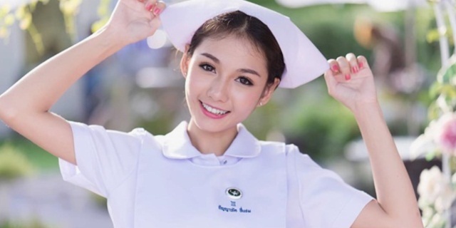 Ngắm vẻ đẹp thiên thần của cô nàng y tá xinh nhất Thái Lan