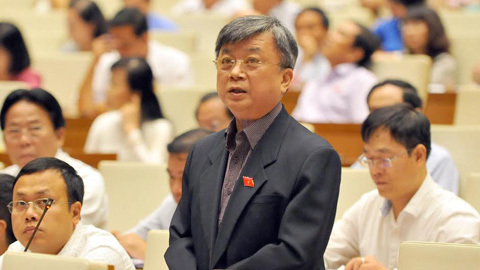 Lùi thời gian trình luật Biểu tình