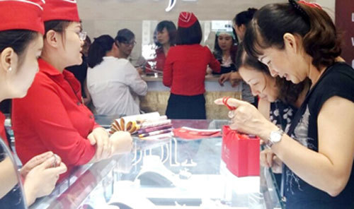 Giá vàng hôm nay 28/7: Tăng mạnh ngược chiều USD