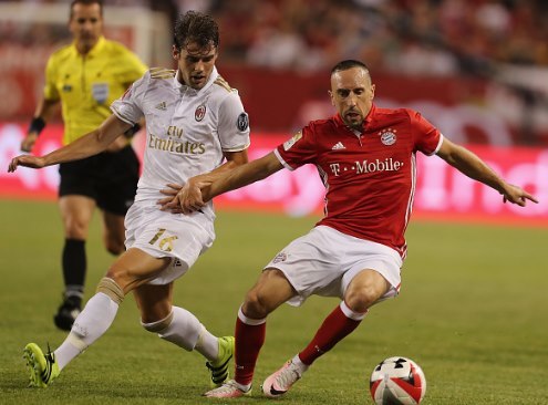 Bayern gục ngã trước Milan sau màn 