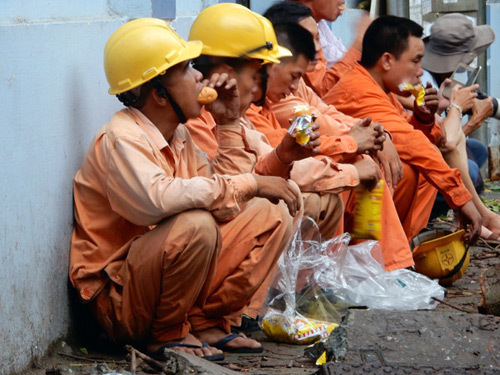 Thợ điện Thủ đô trắng đêm khôi phục lưới điện