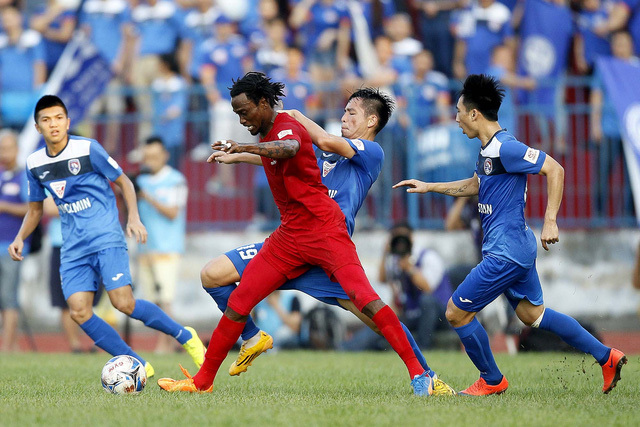 Lùi trận derby vùng Đông Bắc vì mưa bão