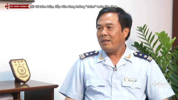 Lãi vài trăm triệu, tiếp viên hàng không