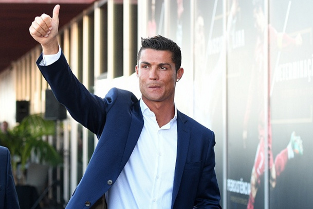 Zidane báo tin buồn về Ronaldo