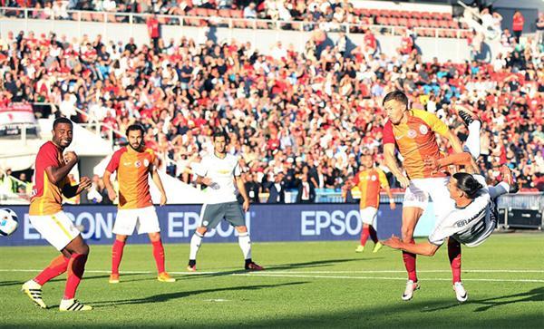 Ibrahimovic lập siêu phẩm, MU vùi dập Galatasaray