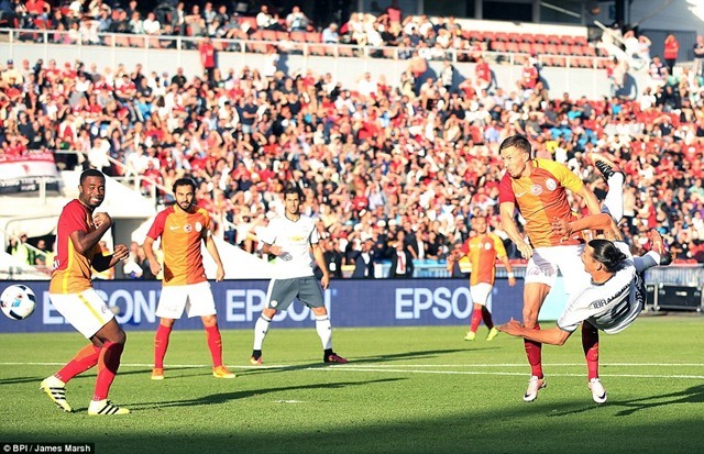 Màn trình diễn của Ibrahimovic ở trận ra mắt MU