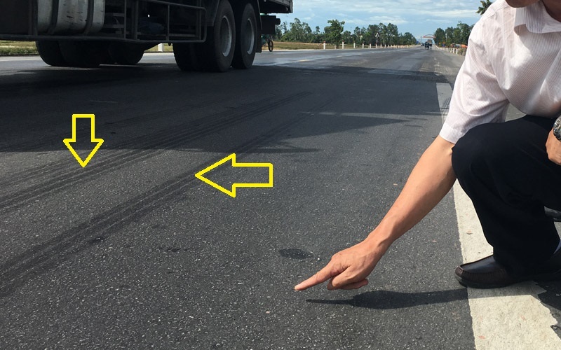 Nghệ An 'cầu cứu' Bộ Giao thông vụ hàng loạt ô tô bị lật