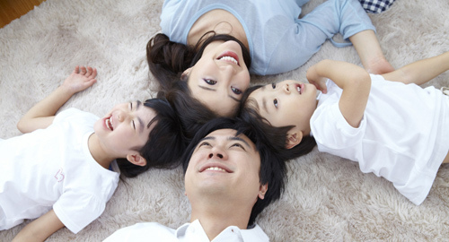 Tuyệt chiêu khử mùi ẩm mốc quần áo mùa mưa