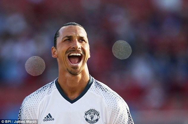 Ibrahimovic khiến De Gea sửng sốt, khen hết lời
