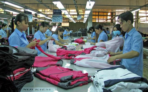 Lương tối thiểu tăng 7,3%, còn khó khăn