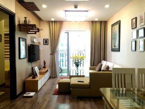 Căn hộ 'thắm sắc hoa' của nam diễn viên chuyên đóng vai phản diện