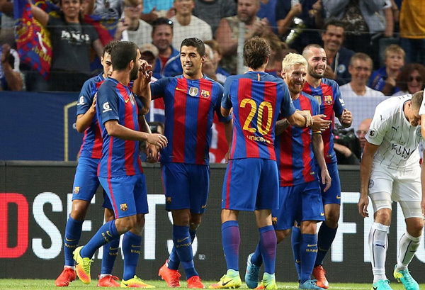 Messi tịt ngòi, Suarez giúp Barca đánh gục Leicester