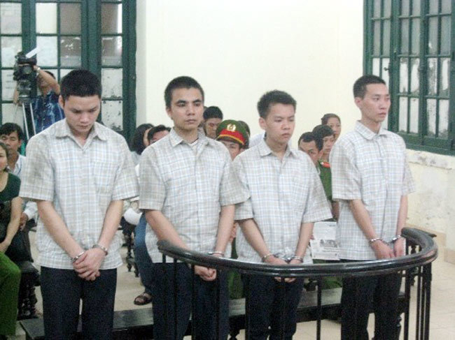 Cuộc đời chìm nổi của sát thủ dùng mìn cướp tiệm vàng