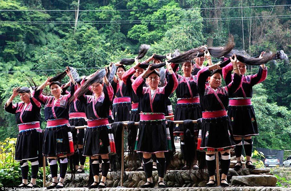 Đến nơi phụ nữ chỉ cắt tóc một lần trong đời