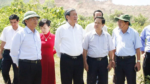 Rau sạch mình ăn, rau bẩn đem ra chợ bán