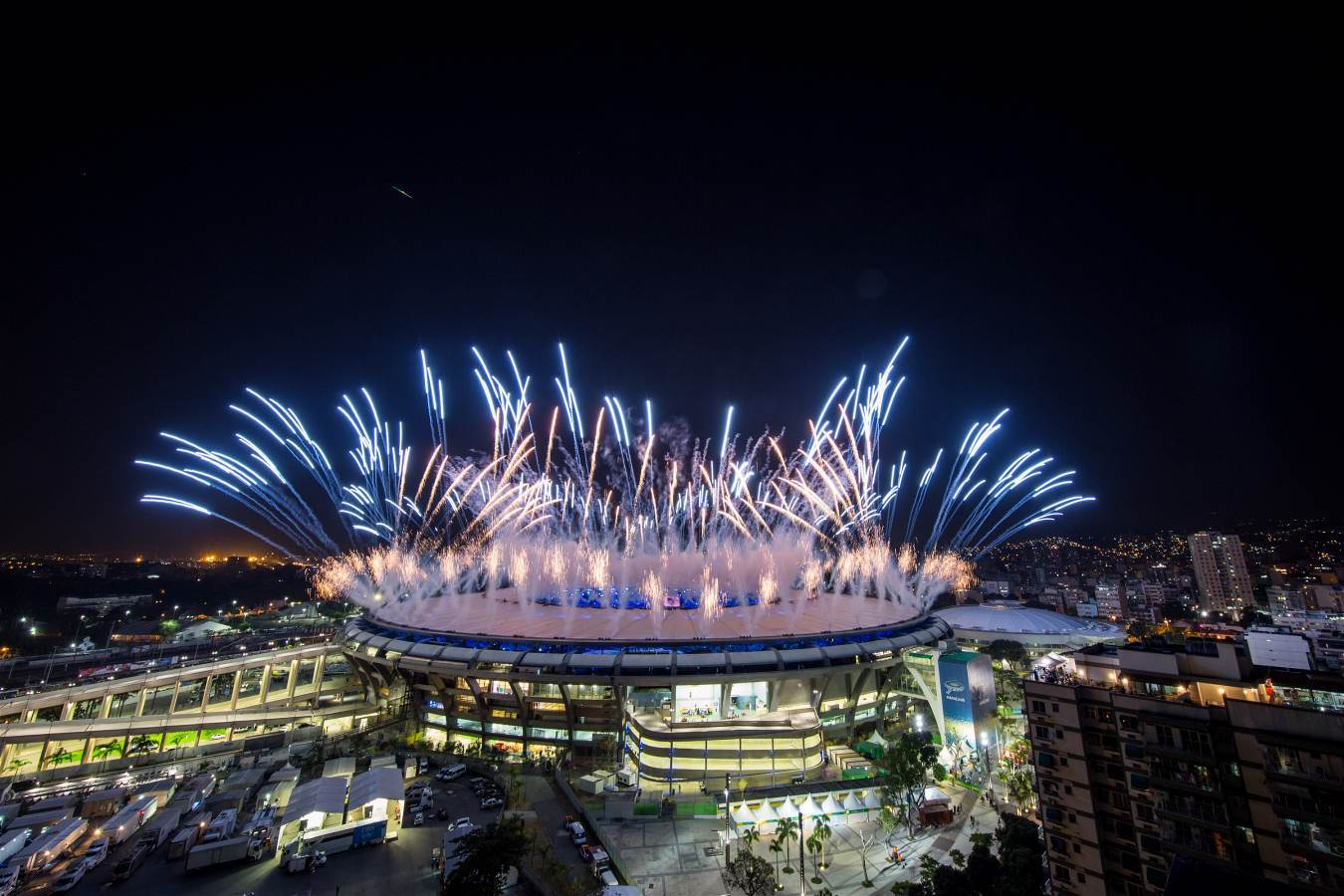 Màn pháo hoa rực rỡ mở đầu Lễ khai mạc Olympic 2016