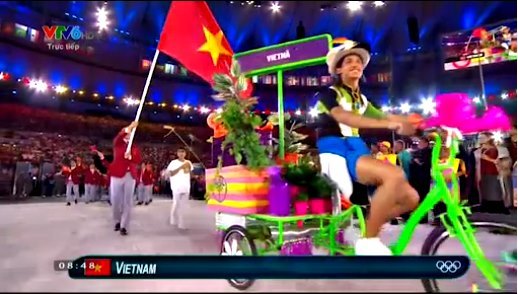 Cờ Việt Nam tung bay ở lễ khai mạc Olympic Rio 2016