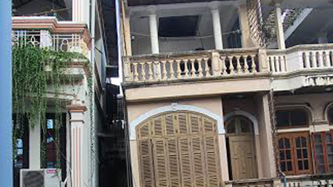 Nhà 4 tầng nghiêng như tháp Pisa, chực sập giữa Thủ đô