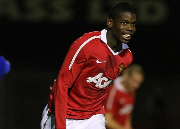 Pogba bí mật đến Manchester kiểm tra y tế