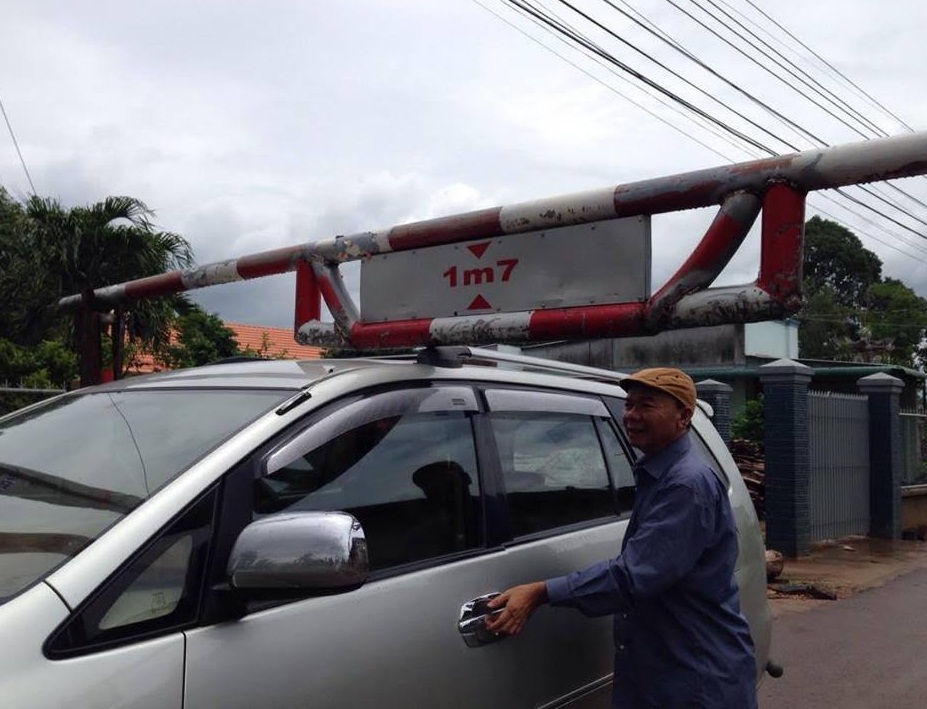 Đi làm 2 km, mỗi ngày mất 70.000 đồng cho... trạm thu phí