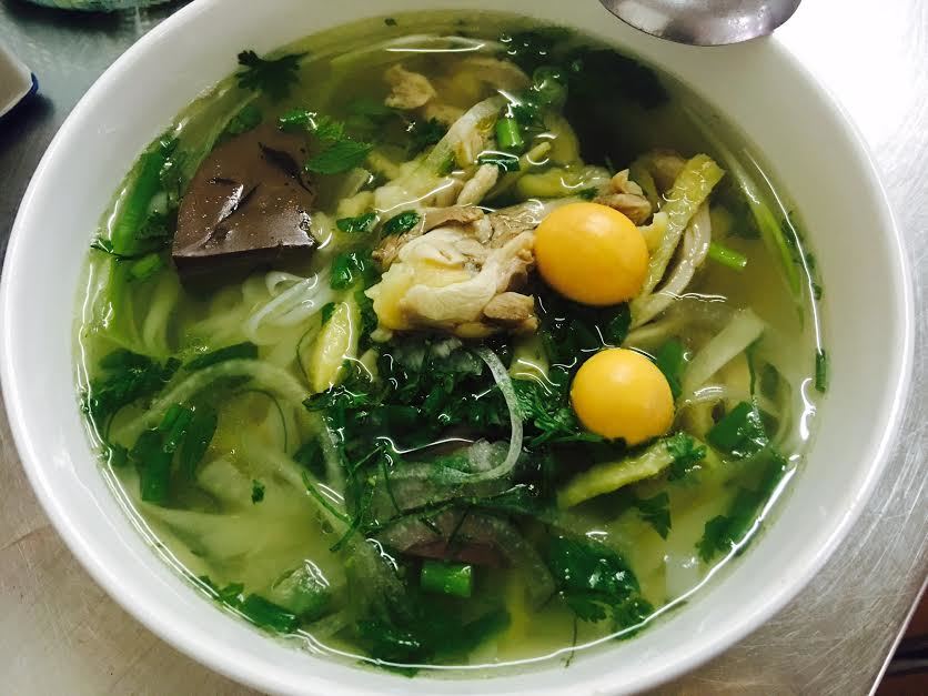 Hà Nội: Quán phở gà siêu đắt khách, 3 giờ bán 500 bát