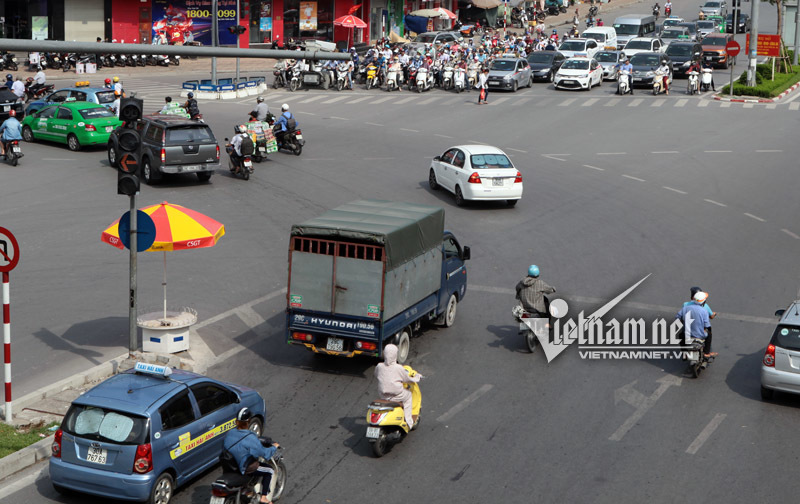 Dừng đèn vàng, tôi bị chửi 'lão già hâm'