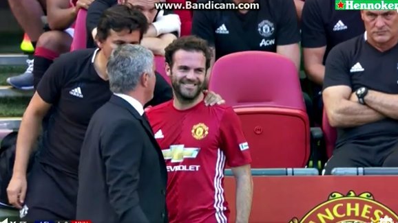 Mourinho chơi không đẹp với Mata