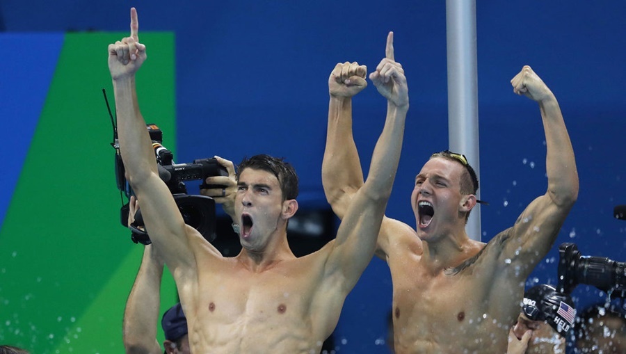 Michael Phelps làm dậy sóng đường đua xanh với HCV Olympic thứ 19