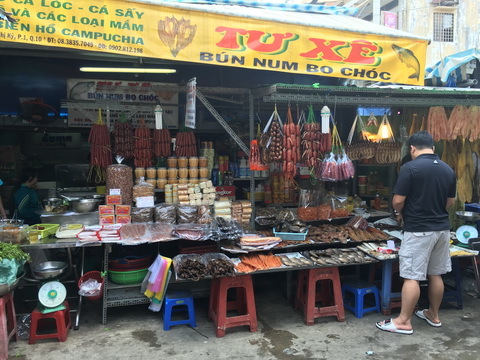 Chợ Miên độc đáo giữa lòng Sài Gòn
