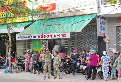 Nữ nhân viên bị thang máy chèn tử vong do mải nói chuyện