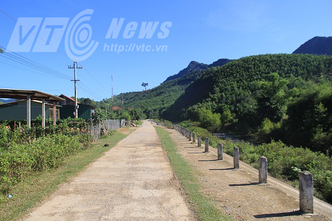 Cả xã đào được 10 thùng vàng trong kho báu ở đại ngàn Trường Sơn