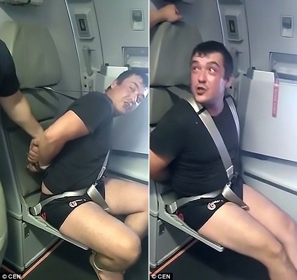Hành khách bị trói quặt tay vì gây rối trên máy bay