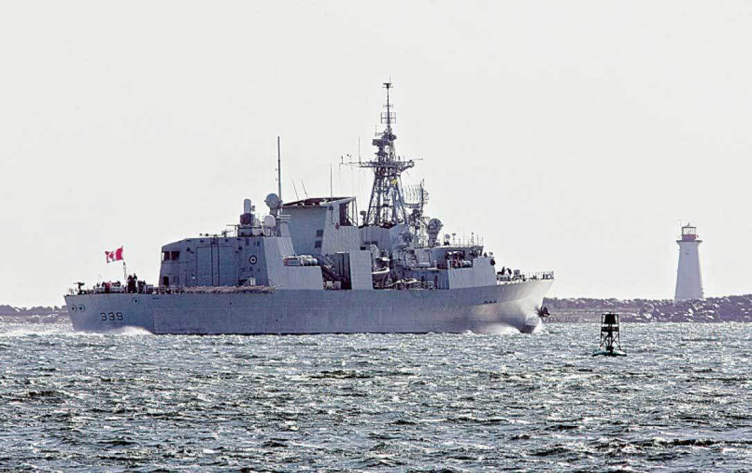 Hàng chục thủy thủ tàu chiến Canada bị lở loét