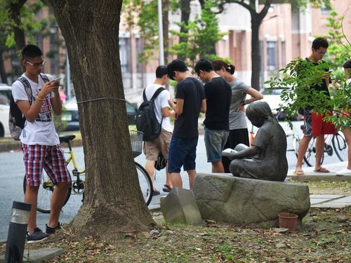 Japanese Emperor talked to former Japan alumni