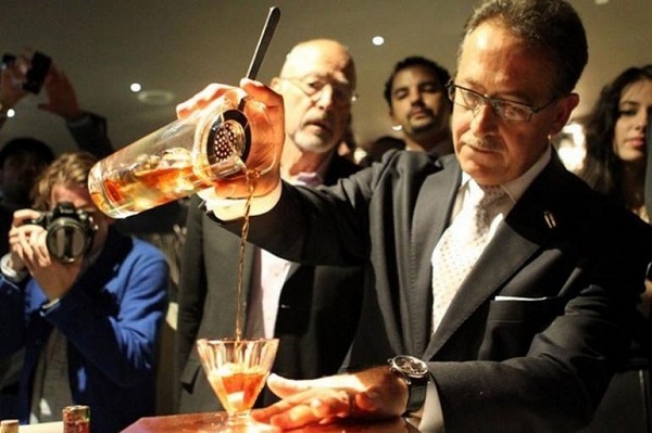 Giấc mơ định cư Mỹ: Nguy cơ cả triệu USD 'chảy' tự do sang Mỹ