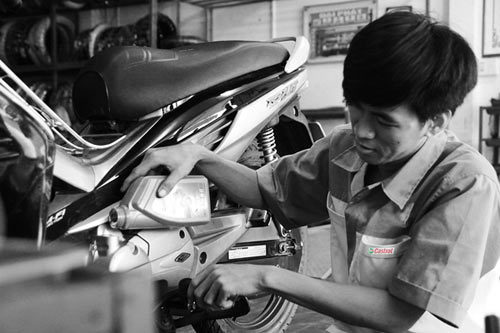 Cận cảnh ‘soái ca đời thực’ cứu nguy xế yêu