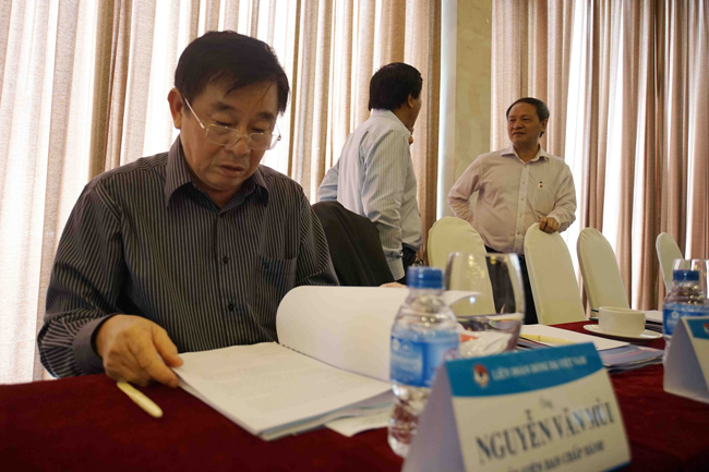 Chuyện trọng tài Việt: Tít mù rồi lại vòng quanh